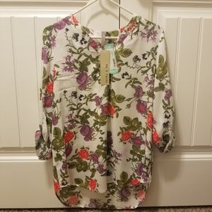 Brina & Em V-Neck Top / Blouse size small
